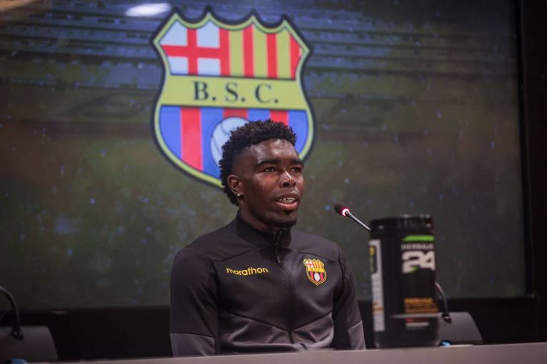 MICHAEL CARCELEN PASA POR BUEN MOMENTO EN BARCELONA