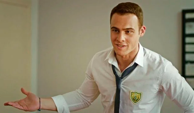 KEREM BÜRSIN: DE CASI ABANDONAR SU CARRERA A CONVERTIRSE EN UNA ESTRELLA INTERNACIONAL