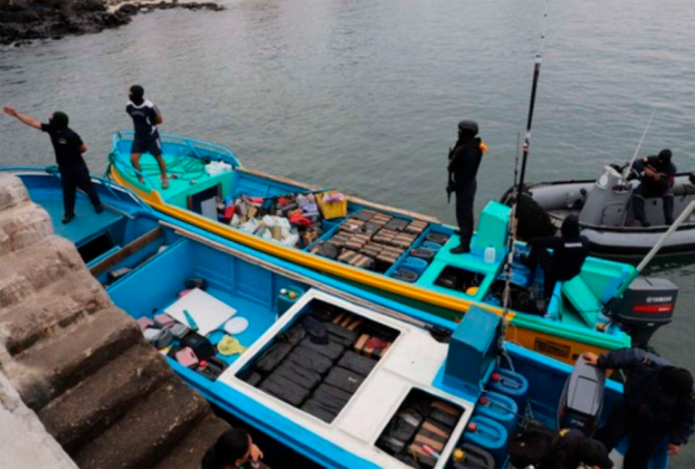 JUEZ DICTA PRISIÓN PREVENTIVA PARA 17 CAPTURADOS EN ALTAMAR CON 2,71 TONELADAS DE COCAÍNA