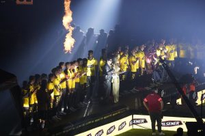 Una hincha de Barcelona SC pierde dos dedos por lanzar una bengala en la Noche Amarilla 2026