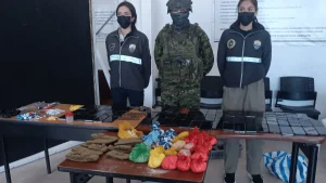 106 celulares se ocultaban en la cárcel El Inca, norte de Quito