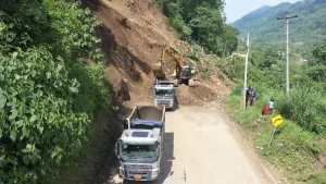 Derrumbe en vía clave complica conexión entre la Sierra y la Costa