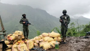 Seis detenidos por minería ilegal en operativo militar en Azuay
