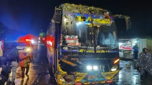 Deslaves en la vía Alóag-Santo Domingo dejan dos heridos y el cierre de la carretera