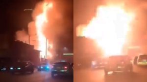 Voraz incendio consume parte de un negocio de pinturas en La Libertad