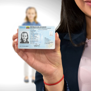 Tiene cédula, pero no existe: el calvario de una ecuatoriana que fue borrada del Registro Civil