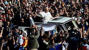 Más de mil migrantes acompañarán al papa León XIV en isla española