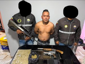 Capturan en Quito a alias “Monkey”, presunto integrante de Los Lobos que almacenaba droga y armas
