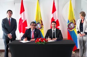 Ecuador y Canadá firman Tratado de Libre Comercio que permitirá el ingreso sin aranceles del 99,6 % de las exportaciones ecuatorianas