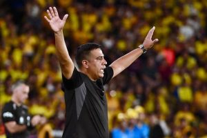César Farías dirigió el entrenamiento de Barcelona SC pese a rumores sobre una supuesta salida