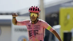 Richard Carapaz conquista la etapa 18 del Tour de Francia 2026 con una exhibición en la montaña