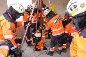 Ecuador enviará 30 rescatistas y cinco ingenieros a Colombia tras terremoto