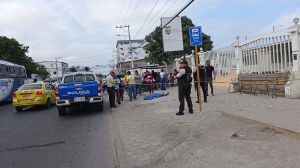 Hombre muere tras ser dejado con una presunta herida de arma blanca frente a hospital de La Libertad