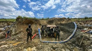 MILITARES DE ECUADOR CONTRA LA MINERÍA ILEGAL EN PASAJE