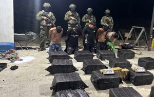 EJÉRCITO ECUATORIANO INCAUTÓ MEDIA TONELADA DE COCAÍNA EN SANTA ELENA