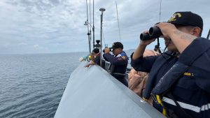 ARMADA DEL ECUADOR MANTIENE BUSQUEDA DE TRIPULANTES PERDIDOS
